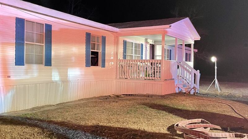 1 hurt in Loris house fire, crews say