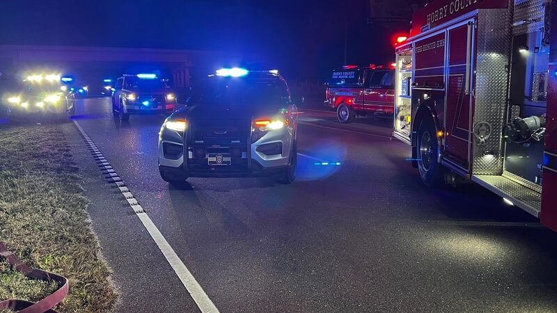 1 injured, lanes closed on Hwy 31 after car hits utility pole